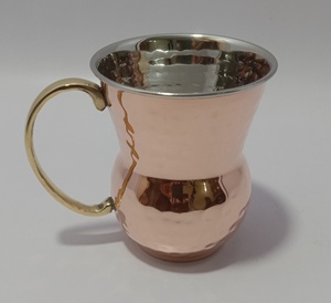 Mug à Moscow Mule en acier inoxydable plaqué cuivre poli avec poignée en laiton style bambou. - Product Image 3