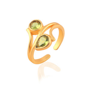 Anillo de cuarzo con peridoto facetado para mujer, joyería personalizada, sortija de Latón chapado en oro mate, ajustable, hecha a mano - Product Image 3