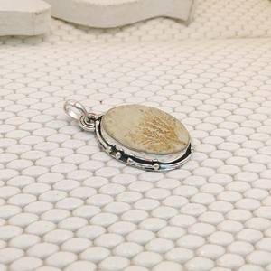 Imagen de plata esterlina Jasper Colgantes de piedras preciosas ovaladas 925 Plata Unisex Hecho a mano Ajuste de bisel personalizado Amarillo de moda - Product Image 4