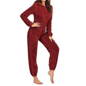 PIHA SPORTS Combinaison de nuit chaude et douce en peluche pour femme, pyjama à capuche, combinaison longue 2 en 1, design hiver, Spandex/Polyester - Product Image 2