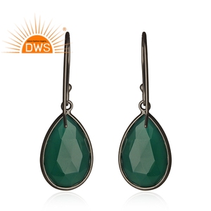 ต่างหูห้อยประดับพลอยออนิกซ์สีเขียวแพร์ ชุบโรเดียมดำ เงินแท้ 925 เครื่องประดับขายส่ง คอลเลคชั่นคลาสสิก - Product Image 3