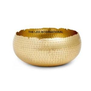 Bol décoratif en métal doré tendance avec un design unique à bords brisés, forme ronde moderne pour une décoration élégante de la salle à manger et de la maison - Product Image 1