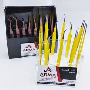 Pince à épiler professionnelle en acier inoxydable à pointe argentée avec logo personnalisé outil d'isolation enduit de poudre jaune - Product Image 1