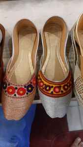 Chaussures plates légères pakistanaises Khussa pour filles avec logo en relief pour la saison du printemps - Product Image 4