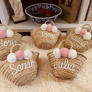 Cestas con monograma, regalos de boda personalizados, bolsos de novia bordados con pompón - Product Image 1