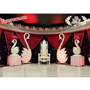 Décorations de scène de mariage en forme de paon, décorations de scène de mariage royale sud-indien, montage de scène du Maharashtra pour réception - Product Image 1