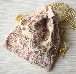 Nouveauté Sac potli ethnique de luxe fait main avec broderie dorée pour femmes pour les occasions de mariage - Product Image 4