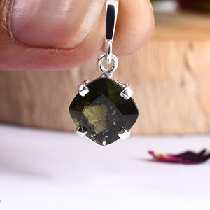 Exclusivo Colgante de Moldavita Hecho a Mano en Plata de Ley 925, Joyería Moderna Unisex, Regalo de Boda - Product Image 4