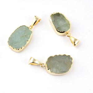 Pendentif fait à la main en pierre précieuse, collection de bijoux, aigue-marine naturelle brut, réglage de lunette, pendentif de déclaration en plaqué or - Product Image 2