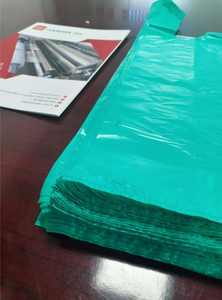 Sacs en T-shirt recyclés de couleur personnalisée en gros pour la vente au détail et les supermarchés |   Prêt pour le marché européen - Product Image 2