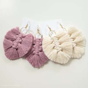 Joyería para Damas de Honor, Pendientes de Diseño, Pendientes con Flecos, Colección Única Hecha a Mano - Product Image 1