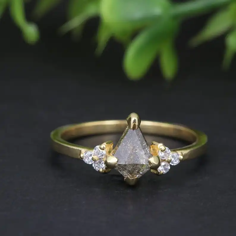 Solid 14K Yellow Gold 0.77 Carat Kite Vorm Zout En Peper Diamond Engagement Ring, Diamanten Ring, zwart Diamond Ring