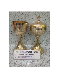 Textura de latón grabada, suministros para iglesia, chalice y ciborium - Product Image 1