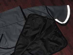 Manta de Invierno para Caballo, Resistente al Agua, Transpirable, de 1200D, con Relleno de Poliéster de 250 GSM, con Solapa para la Cola y Reflector - Product Image 5