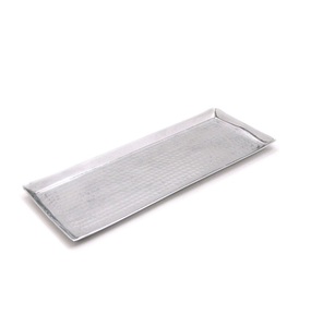 Bandeja de almacenamiento y servicio cuadrada de metal de hierro galvanizado de diseño antiguo Uso doméstico con asas de acabado natural y patrón ovalado - Product Image 4