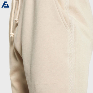 Pantalones de chándal de algodón ajustados para hombre, cintura elástica media, bolsillos laterales informales, patrón apilado, bordado, teñido liso, peso pesado - Product Image 4