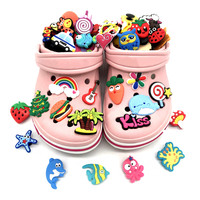 Breloques de chaussures en PVC personnalisées, breloques 3D en caoutchouc souple pour sabots, décoration en gros, logo personnalisé, accessoires de chaussures mignons de dessin animé