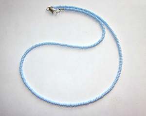 Collar de cuentas de semillas hecho a mano, símbolo de felicidad - Product Image 1