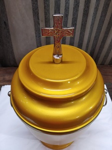URNA DE CREMACIÓN DE HIERRO AMARILLO BRILLANTE CON CRUZ SUMINISTROS FUNERARIOS/Urna de cremación de alta calidad de hierro de Brassworld India - Product Image 6
