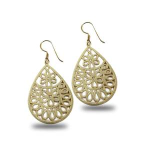 Boucles d'oreilles pendantes tendance en laiton brossé plaqué or avec breloque goutte d'eau ajourée fleurie pour fêtes, mariages et cadeaux - Product Image 2