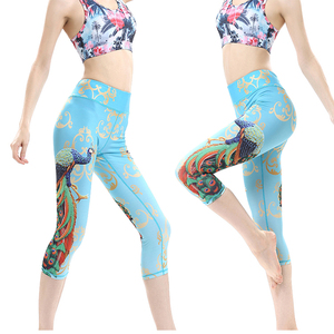 Pantalones de compresión estampados por sublimación 3D para mujer, mallas de Yoga de entrenamiento Capri a la moda, venta al por mayor - Product Image 1