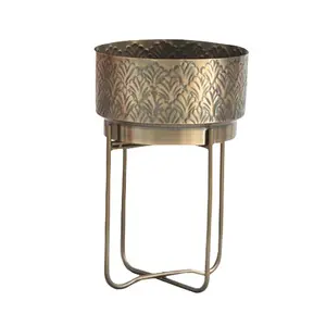 Antique Finishing Iron Metal Planter For Garden Decoration Engraved Flower Pots with Stand Handmade Planter At Inexpensive Price