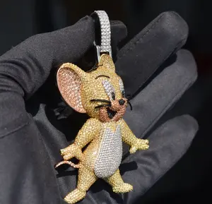 Magnifique pendentif en or plaqué 14 carats à trois pierres personnalisé avec diamant de coupe ronde et clarté VVS, cadeau hip-hop unisexe - Product Image 1