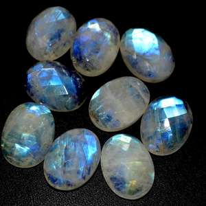 พลอยมูนสโตนทรงวงรีทรงเหลี่ยมเพชรพลอยสีฟ้าเพลิงธรรมชาติขัดเงาเจียระไนทรงรีคุณภาพน่าทึ่งสำหรับการทำเครื่องประดับ - Product Image 1