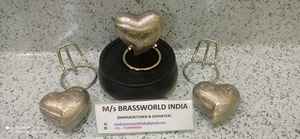 Souvenirs de cœur magnifiques et tactiles mini urnes en forme de cœur fournitures funérailles - Product Image 6