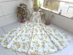 Faux Georgette ชุดเสื้อกาวน์เย็บติดเต็มรูปแบบ,เสื้อผ้าฝ้ายเสริมด้วยลายดอกไม้พิมพ์ดิจิตอลพร้อมงาช้างด้านหลัง - Product Image 4