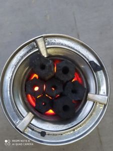 Briquettes de charbon de bois activé de haute qualité en bois dur du Vietnam Sans fumée Longue durée de combustion Meilleure qualité de charbon de bois - Product Image 2