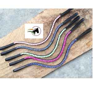 Frontalera de Cuero Lacado Personalizada para Caballo con Pedrería de Zafiro, Sistema de Gancho y Bucle Trasero Abierto para un Cambio Rápido y Fácil - Product Image 6