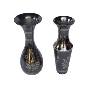 Vase de table moderne Vase à fleurs indien traditionnel en métal avec peinture en acier disponible en plusieurs tailles et finitions Décoration de maison festive - Product Image 1