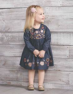 NEW--ELEGANT--COTTON BABY--FROCK ROBE AVEC RESHAM TRAVAIL DE BRODERIE À LA MAIN et ses personnaliser dans n'importe quelle taille et couleur @ 2021 --- - Product Image 1