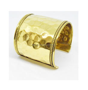 2027 Conjunto de Joyería Hecho a Mano para Mujer, Estilo Antiguo Martillado, Brazalete de Latón Pesado de Moda, Talla Ajustable, Diseño de Brazalete Cortado con Láser, Hecho en India - Product Image 3