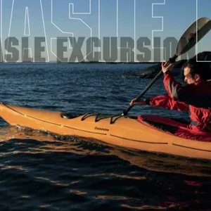 Kayak de mer, bleu marine, escalade de loquet