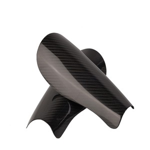 Espinilleras de Fútbol Profesionales Superligeras con Protección y Almohadillas de Carbono, Excelente Protección Contra Impactos, Ajuste Universal - Product Image 1