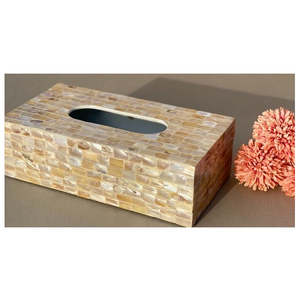 Caja de pañuelos con incrustaciones de nácar en color blanco con diseño clásico y forma rectangular para mantener el pañuelo y la servilleta - Product Image 1