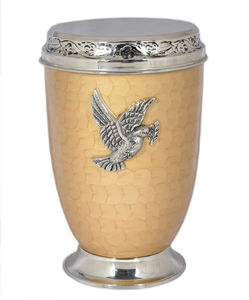 Urna europea de latón para cenizas humanos - Product Image 4