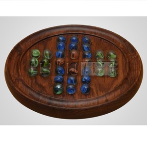 Juego de mesa de solitario de mármol con tablero de madera hecho a mano |   Juego de rompecabezas de estrategia clásico para niños y adultos |   Juego educativo de mesa para viajes - Product Image 1