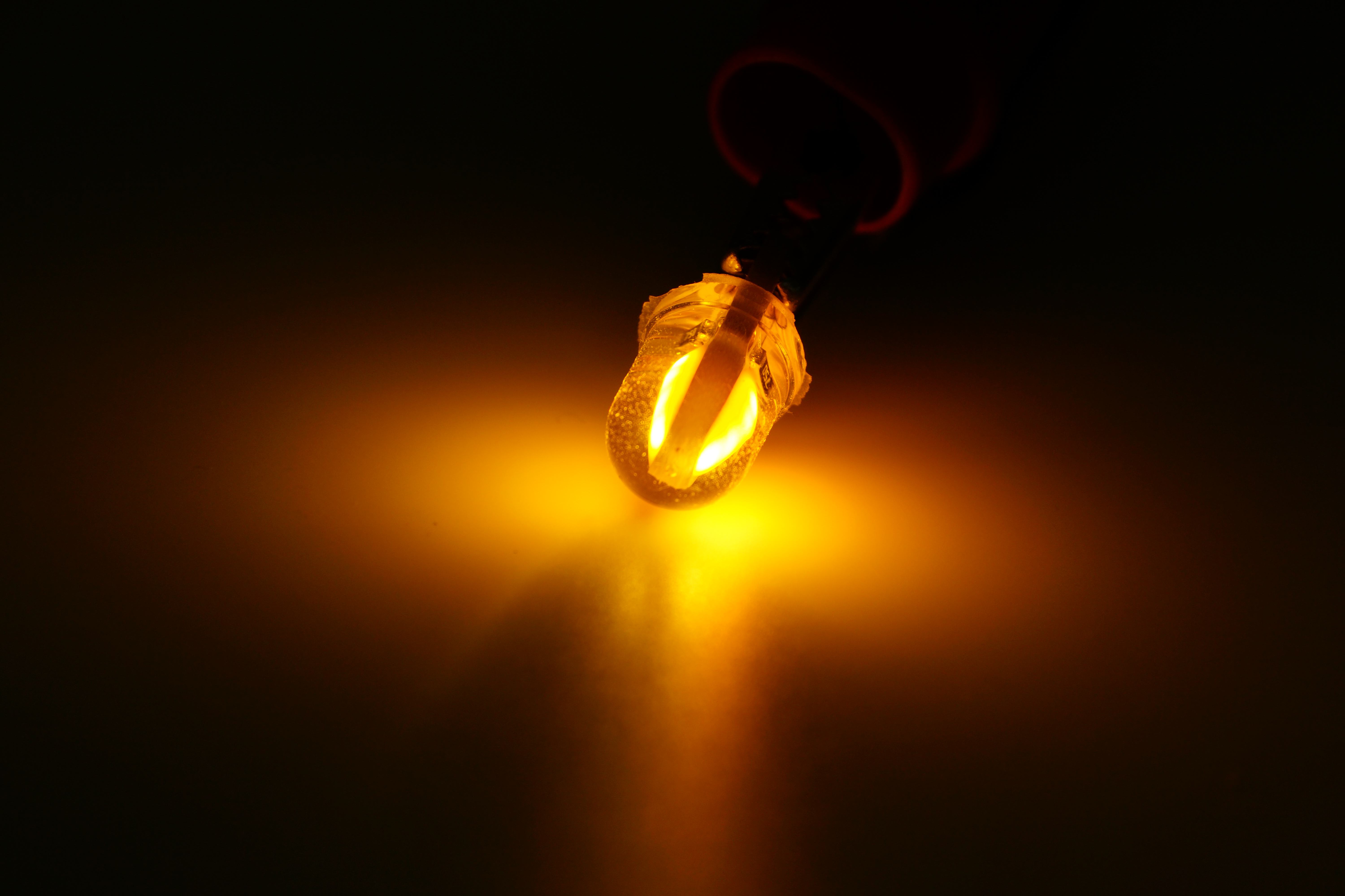 สีเหลือง