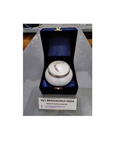 Pata de mascota blanca de aluminio pintada a mano, urna de cremación ODYSSEY, suministros funerarios - Product Image 1