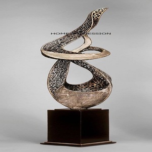 Métal massif moulé en aluminium brut plaqué or avec base en marbre blanc Sculptures en or en feuille de palmier Sculptures en base de marbre blanc - Product Image 4