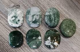 Pierre de paume en agate mousse naturelle pour la guérison Reiki, cristal d'agate mousse, cristal de guérison en agate mousse verte pour la méditation - Product Image 3