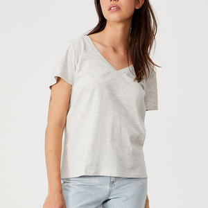 Camiseta de algodón 100% con cuello en V, estilo moderno y elegante para mujer - Product Image 5