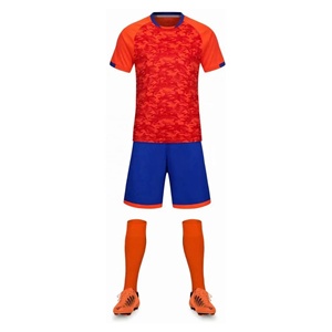 Camiseta de uniforme de fútbol para adultos para hombres con diseño de cuello redondo personalizable 100% poliéster tela transpirable de secado rápido - Product Image 1