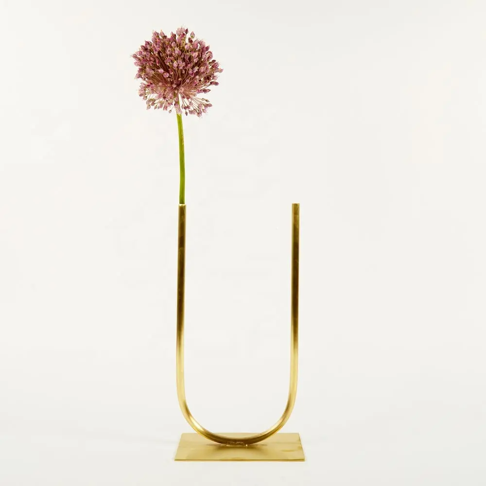 Florero de latón cepillado hecho a mano para decoración del hogar, jarrón de flores de lujo, diseño único, alto, en forma de U, para vajilla de Hotel