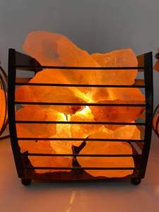Cesta de Lámpara de Sal Tallada en Material Orgánico con Trozos de Sal Rosa del Himalaya, Tema Floral - Product Image 3