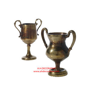 Vase à fleurs en métal bronzé antique au design moderne pour la décoration de jardin et les centres de table de mariage Vase pour urne de sol pour la vente en gros - Product Image 1