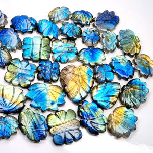 Cabujón de labradorita de fuego azul natural, forma de talla de flor de piedras preciosas para fabricación de joyas y diseño de anillos - Product Image 1